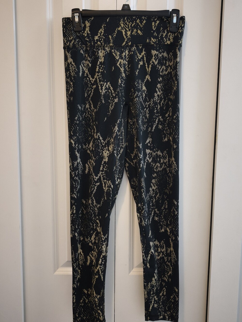 Noli Yoga Leggings Medium Black Gold Metallic Snakeskin High Rise